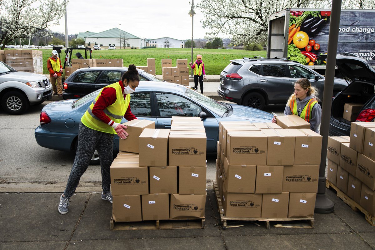 Shane Dunlap On Twitter 26 Volunteers With The Greater Pittsburgh Community Food Bank Spent Their Monday Loading Cars Full Of Food With Enough To Feed 1 700 Families Triblive Coronavirus Https T Co Crdrh1xdgm