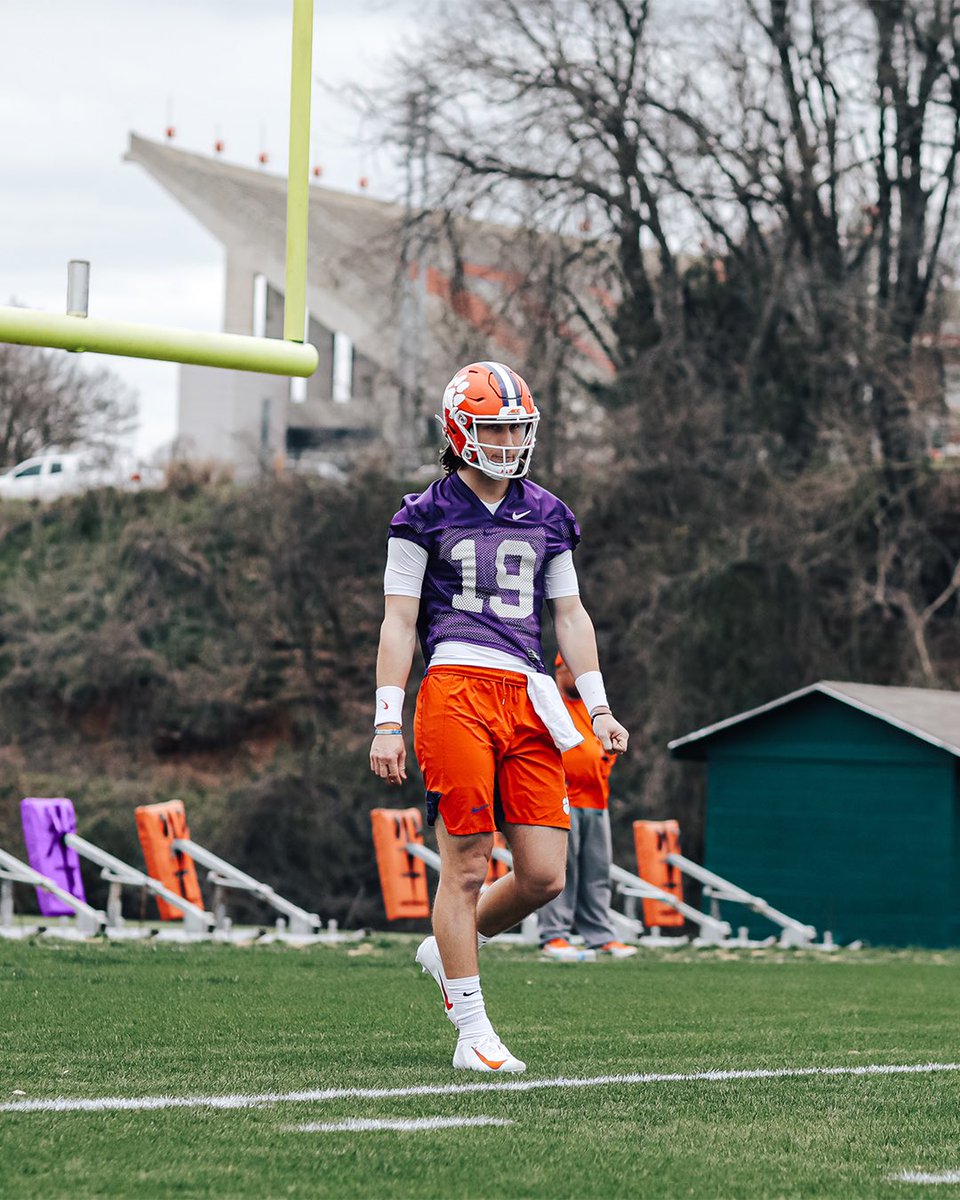 ClemsonFB's tweet photo. Can you spot the differences? 🧐🔍

Hint: there are 6! https://t.co/CbjdGTpBR5