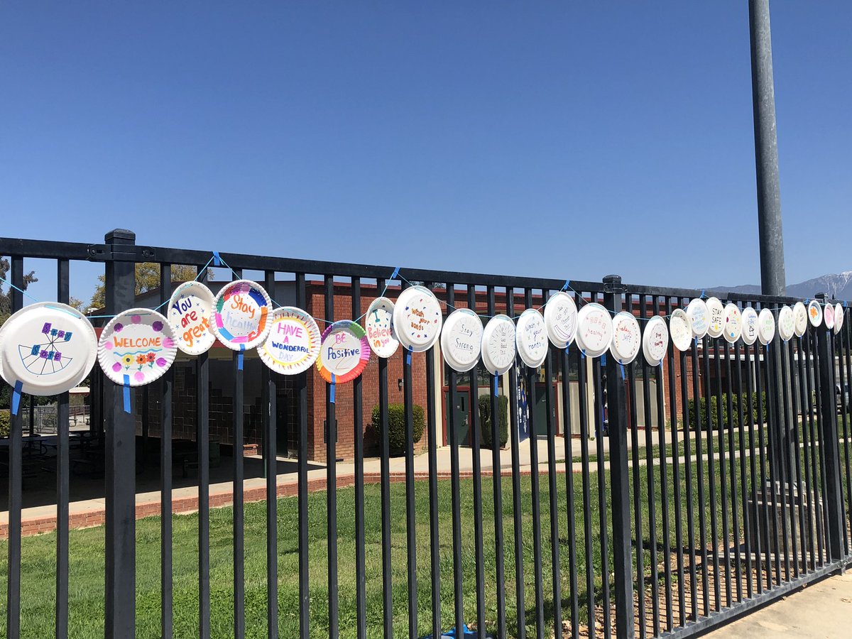 CopeMiddleRUSD's tweet photo. Thank you Cope ASB for helping to keep our @CopeMiddleRUSD spirits up! @CopeAVID @Cope_MSSafety @cope_web @CopeEngTeacher @CopeHistory #CopeEaglesSOAR #ThisIsRUSD https://t.co/RwnszQwz1P