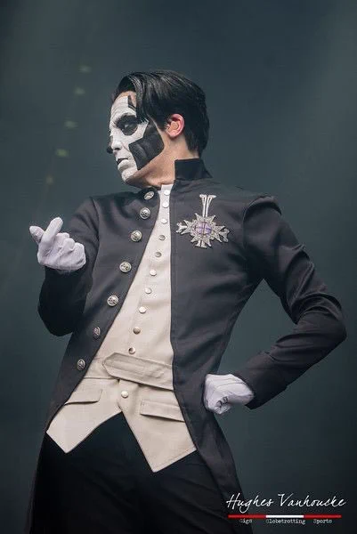 papa emeritus iii just looks like mettaton 