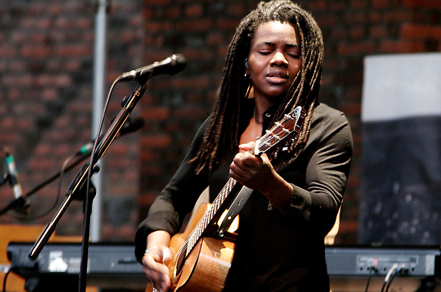 Happy birthday to Tracy Chapman who turns 56 today!     