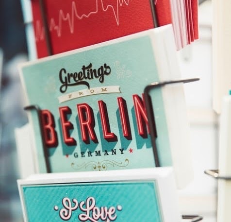 bluemusemag's tweet photo. #HEUTE in unserem Coronavirus-Notizbuch: Allein in Berlin 😷🇩🇪
Link in bio.
🔹🔹🔹
#COVID19 #stecken #deutschland #socialdistancing #pandemic #ccsu #bluemusemag #spring2020 https://t.co/68RDPdl1qG