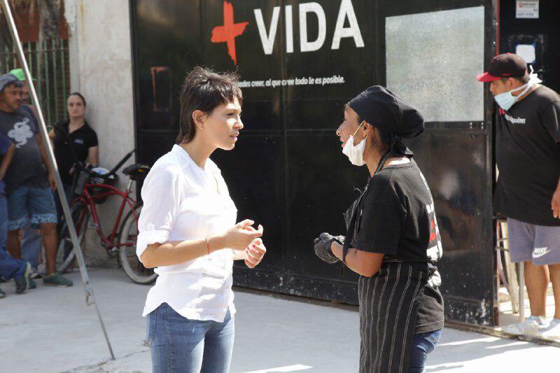 QuilmesNoticia1's tweet photo. #Quilmes - @mayrasmendoza recorrió la base operativa que funciona en el Centro de Asistencia Social @Masvidaquilmes - #coronavirus https://t.co/GU95Sg6NEt https://t.co/NX4IjDqmv7