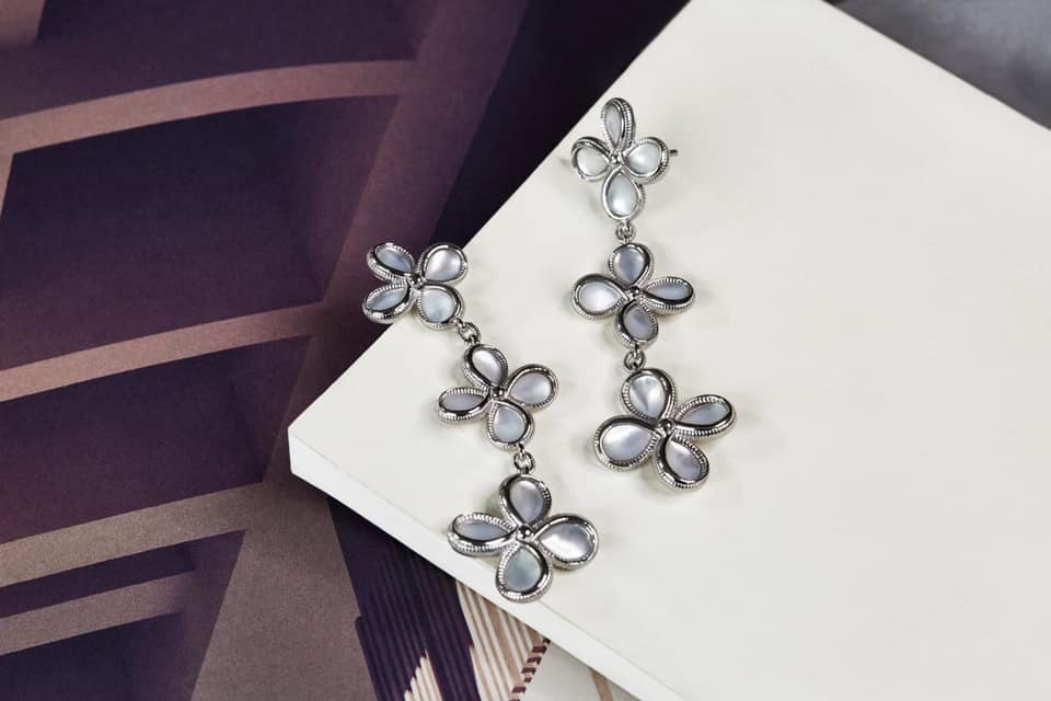 RipkaStylista's tweet photo. Some mother of pearl to make your day shine a little brighter ♥️ https://t.co/RcSPIvaePA