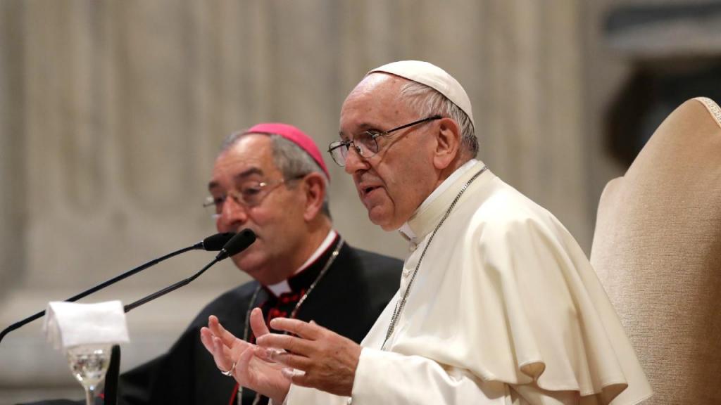 Jhony_Mato's tweet photo. Cardeal próximo do Papa Francisco infetado com Covid-19
Angelo de Donatis tem 66 anos e foi hospitalizado em Roma https://t.co/RP0hTk60Eg