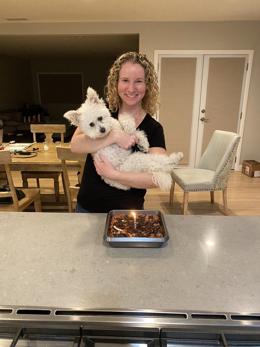 JackieKossoff's tweet photo. *Guy on dating app*: asks for additional photos
Me: Here’s me with my roommate’s dog 😂😉 https://t.co/Y6rePbyGcu