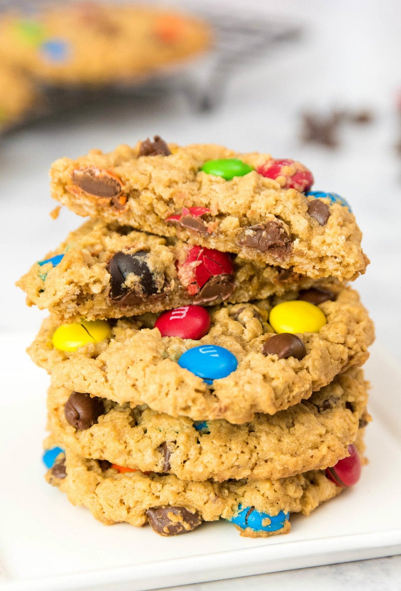 1BalancedBeauty's tweet photo. Stuck inside for Quarantine Yields this delicious Balanced Beauty Cookie Mash-Up! Get the Recipe on the Blog now for: "Gluten-Free Chocolate Chip, M&amp;M, Peanut Butter &amp; Oat Cookies" AKA The Best "All-In-One Cookie" you will ever taste!  https://t.co/hG5c7akebZ #GlutenFreeCookies https://t.co/iUdIJK2QK0