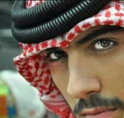 me511df's tweet photo. محداً يسـوق الشــوق فـي كل وادي
يا غيــر من قلبه من الشوق محروم

فوق النوايــف رحت بالصوت انادي
انا طريـح الشوق يــا فتنــة القـــوم https://t.co/K63R9M1mZC