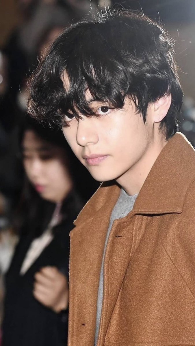 kpopbkm's tweet photo. He is sooo beautiful like WTF https://t.co/5lMrj10upG