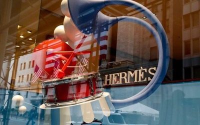FNW_FR's tweet photo. Hermès ne va pas augmenter son dividende ni recourir au chômage partiel https://t.co/IdfFre7vXl https://t.co/phTxWvvpUP