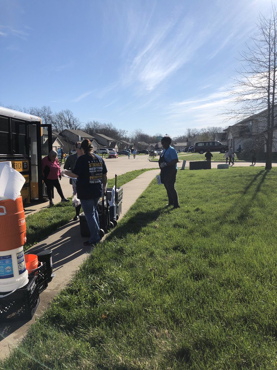 mbaumstark's tweet image. Grab-and-Go meals got underway today. Special thank you to our Nutrition Services team and our bus company, STA, for making this happen for kids in need. We’ll be back again tomorrow. Find the stop closest to you: cpsk12.org/cms/lib/MO0190…   #CPSBest @PStieple