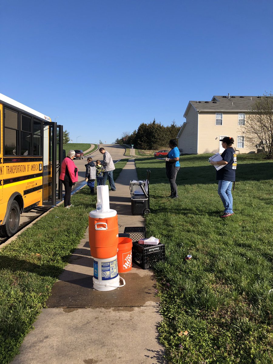 mbaumstark's tweet image. Grab-and-Go meals got underway today. Special thank you to our Nutrition Services team and our bus company, STA, for making this happen for kids in need. We’ll be back again tomorrow. Find the stop closest to you: cpsk12.org/cms/lib/MO0190…   #CPSBest @PStieple