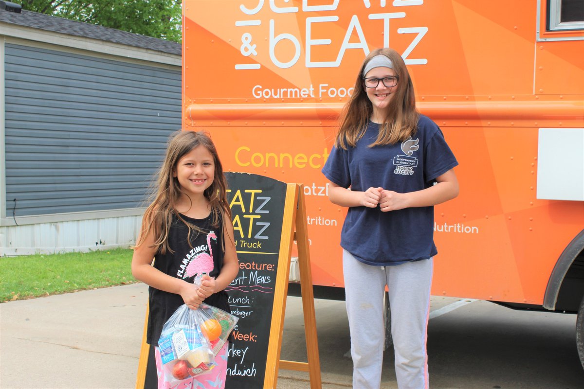 Smiling faces at the <a href="/streatzbeatz/">STREATZ & BEATZ</a> food truck today! 😊 Catch us tomorrow from 10:30 am - 11:30 am at the Highland Acres community, and find all of our locations at bit.ly/LISDFreeMeals.