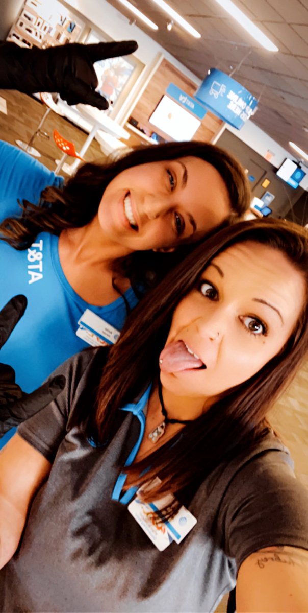 Working back in the store I started in as RSC with my best friend. <a href="/TeamCrossroads2/">TheRoads</a> #lifeatatt
