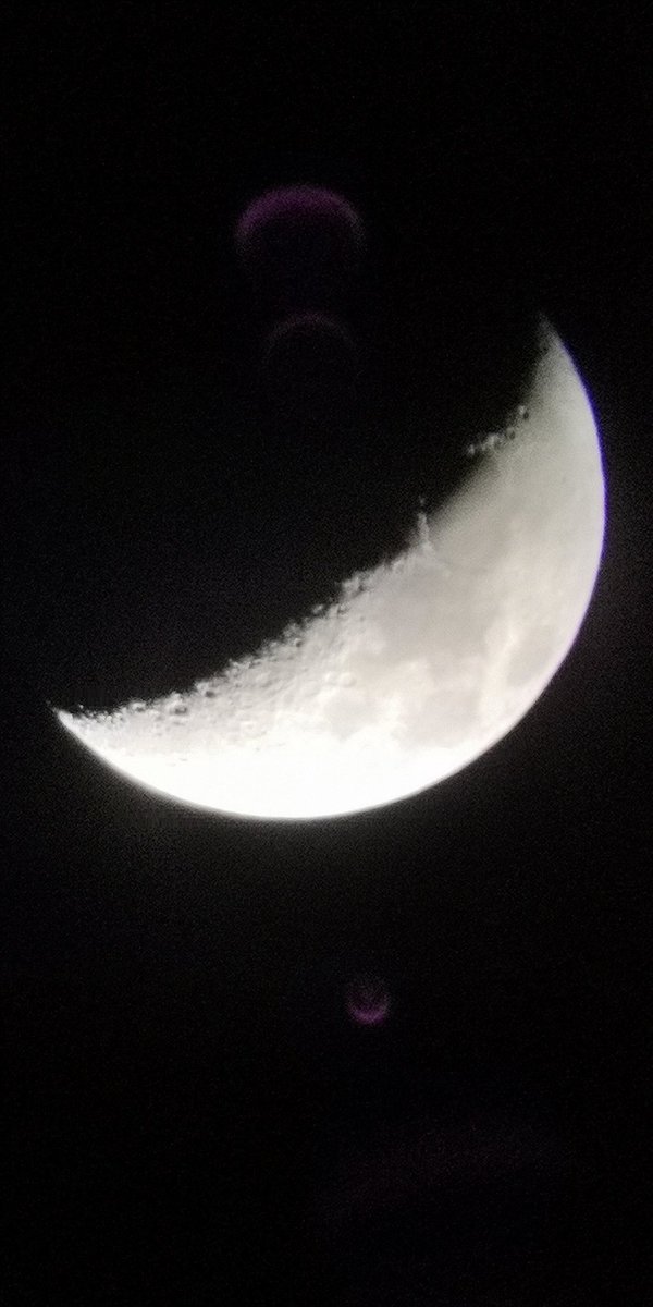 Geraldine_Jayne's tweet photo. So I need to get my tripod out to do this right. But not bad for balancing a telescope in one hand and camera in the other. People... I give you the moon tonight. 🙈🌛 #moon #nightsky #stayhome #sameskychallenge https://t.co/Pe2MIMbzZJ