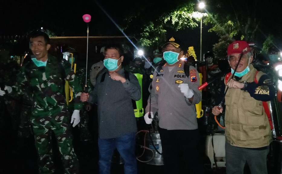 wonosobohebat's tweet photo. Pantau Ketat Pemudik, Pemkab Siapkan 6 Posko Di Perbatasan - https://t.co/6Ag8nDahW1

#Wonosobo #WonosoboKab #TheSoulofJava https://t.co/4p7rFjdsch