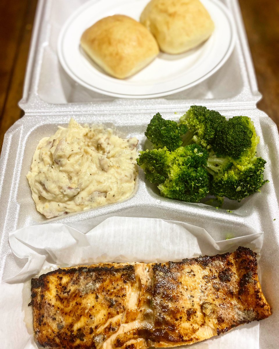 lb_fish_n_chick's tweet photo. Pan Seared Salmon Dinner! #goodnight #foodies #eat #healthy #dinner #cheflife #cooking #cooksoftwitter #lbfishnchicken #youshouldtrysometoo https://t.co/Md8DPKBoeU