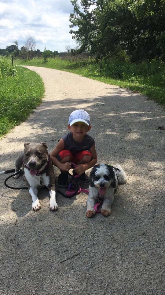 WHS_Manrose's tweet photo. @BulldogLife_WHS @WaucondaHS118 @GOWHS_StudSec Here is the Manrose family! https://t.co/LNarIRilem