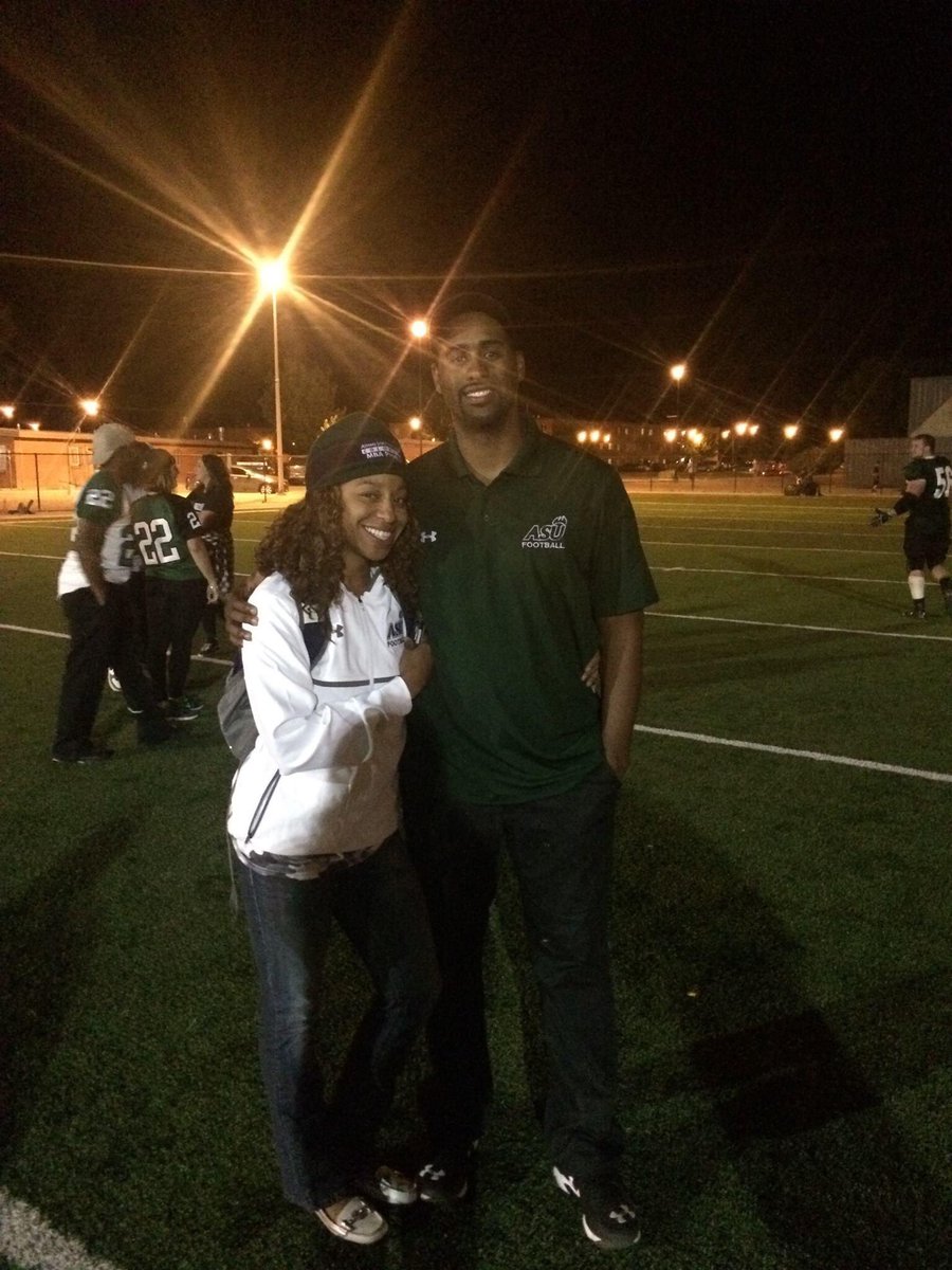 accept the challenge by <a href="/armour223/">COACH MIKE ARMOUR</a> 
Post a picture of you coaching w/in 24 hours of challenge, or donate $20 to a local charity, then nominate 4 coaches. I nominate: @CoachJayStaggs <a href="/BrennanMarion4/">Coach Marion</a> <a href="/CoachJMont/">James Montgomery</a> @Coach_Garnett7