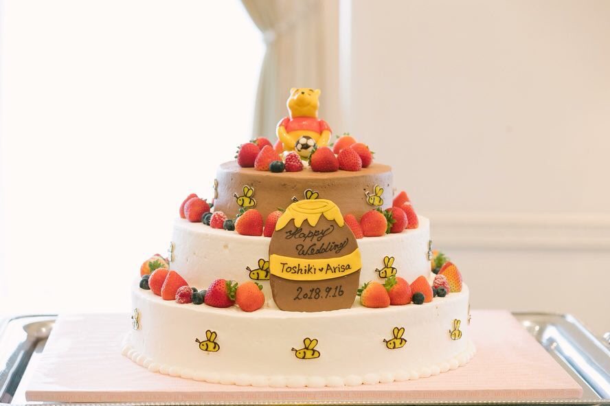 Placole Dressy プラコレ ドレシー V Twitter くまのプーさん 好きの花嫁さま必見 一生に一度のウェディングでお二人の大好きなキャラクターを取り入れませんか 今回ご紹介するのはくまのプーさんのオリジナルケーキ Dressyでは他にもたくさんの