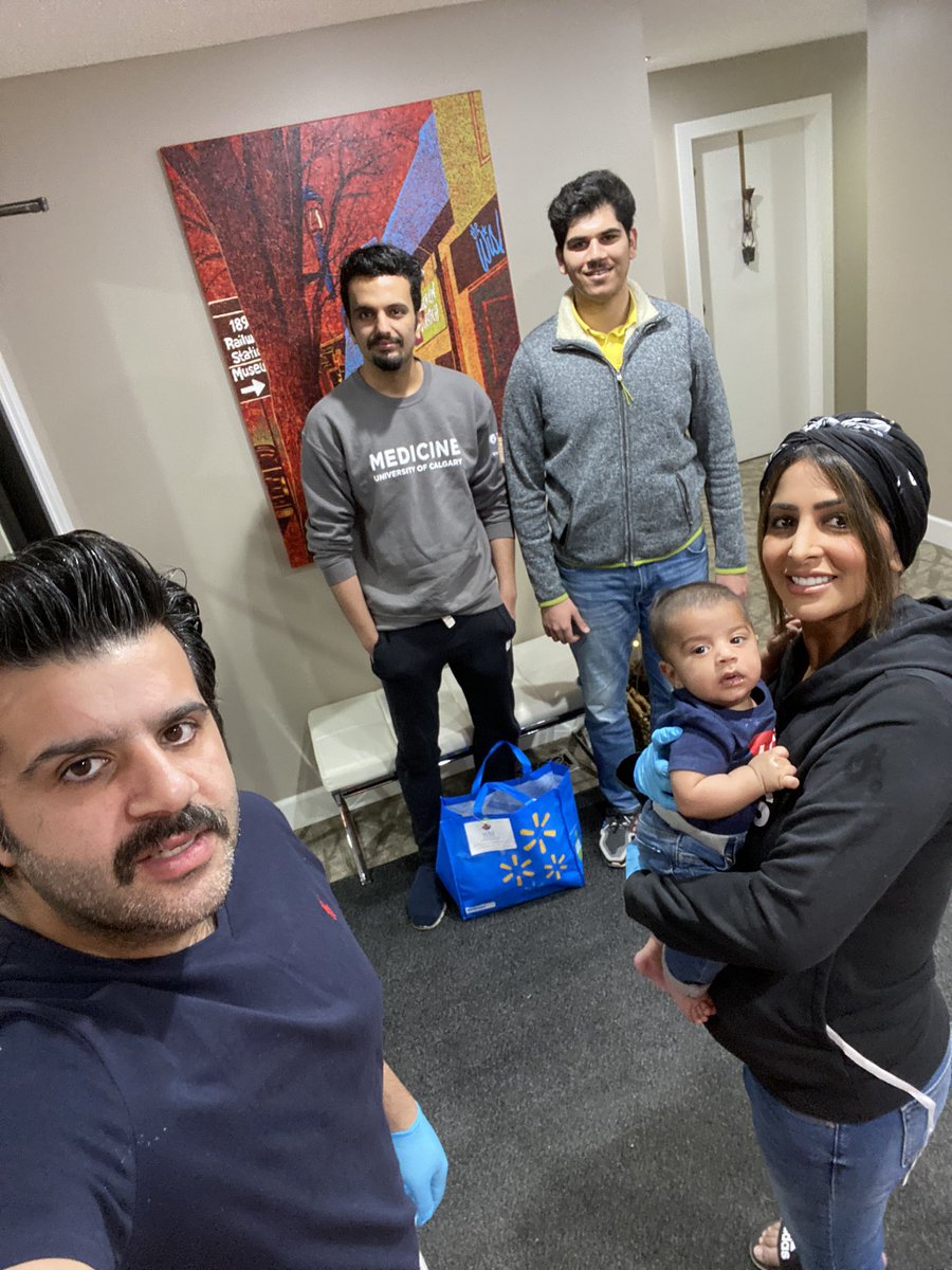 DrMalallah's tweet photo. يعطيكم ألف عافيه و عساكم عالقوه شبابنا من اتحاد كندا عبدالعزيز الديحاني ومحمود دشتي.. وصلتنا اليوم السله الغذائية.. كفيتوا ووفيتوا 🙏🏽 والله يحميكم من كل شر @nukscanada https://t.co/URTeolqQTC