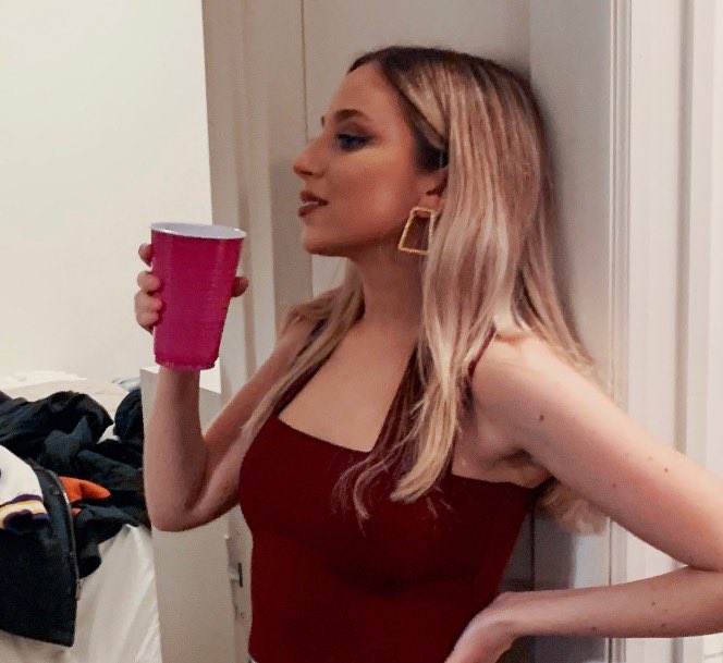 holy_schnitt's tweet image. me the day quarantine ends listening to some boring finance bro and knowing I’m going to make out with him anyway because I have been alone in my apartment for 6 months