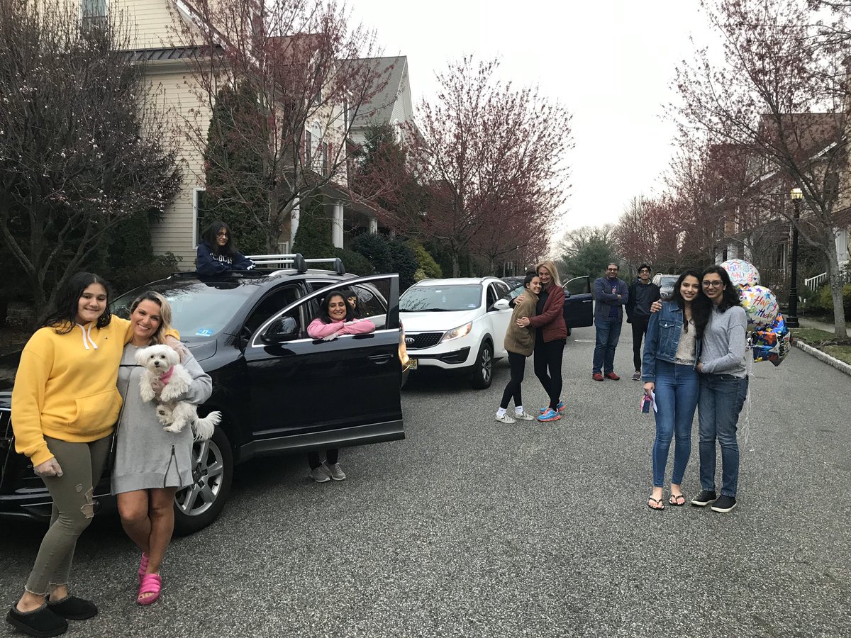 anujaksingh's tweet image. Socially distant birthday celebrations rock! Why did we ever want to have parties? 
#LoveInTheTimeOfCorona #carparade #simplepleasures #FriendsForever