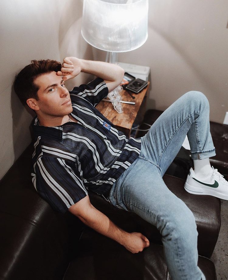 pIeasingstyIess's tweet image. i think we can all agree that hoodie allen
