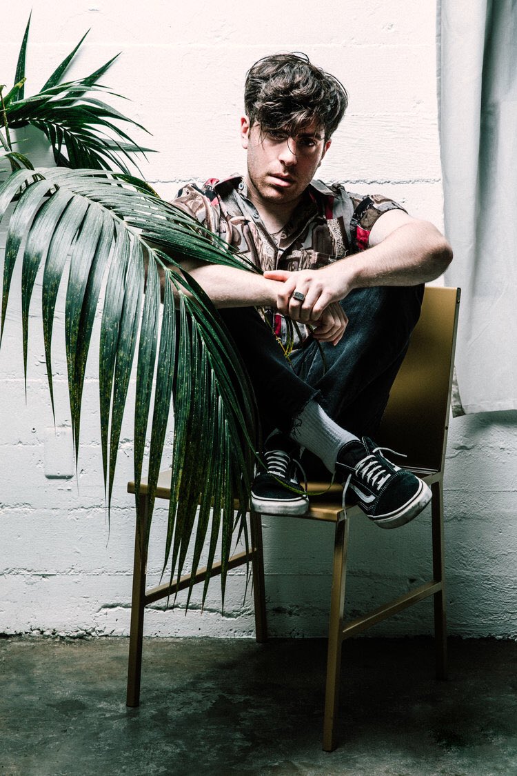 pIeasingstyIess's tweet image. i think we can all agree that hoodie allen