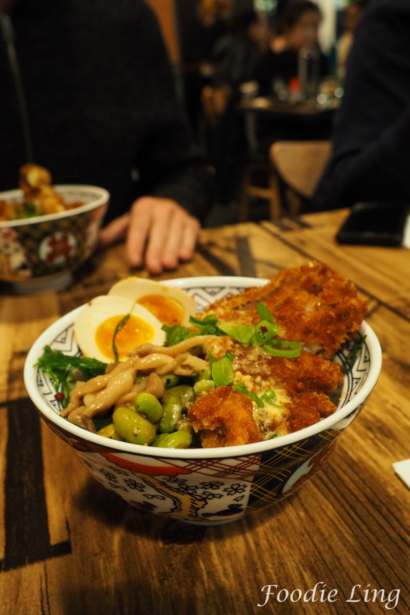 {NEW POST}
Donburi House is more than just Donburi. With an extensive menu and a signature salted egg sauce find out what we thought. foodieling.com/2020/03/donbur…