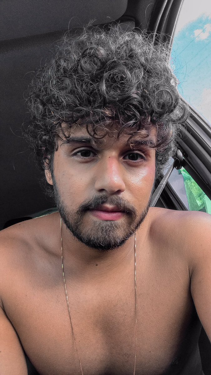 luanstlima's tweet photo. Meninas, estou solteiro, avisem aos seus amigos. E meninos .... https://t.co/3oA8PPOCn0