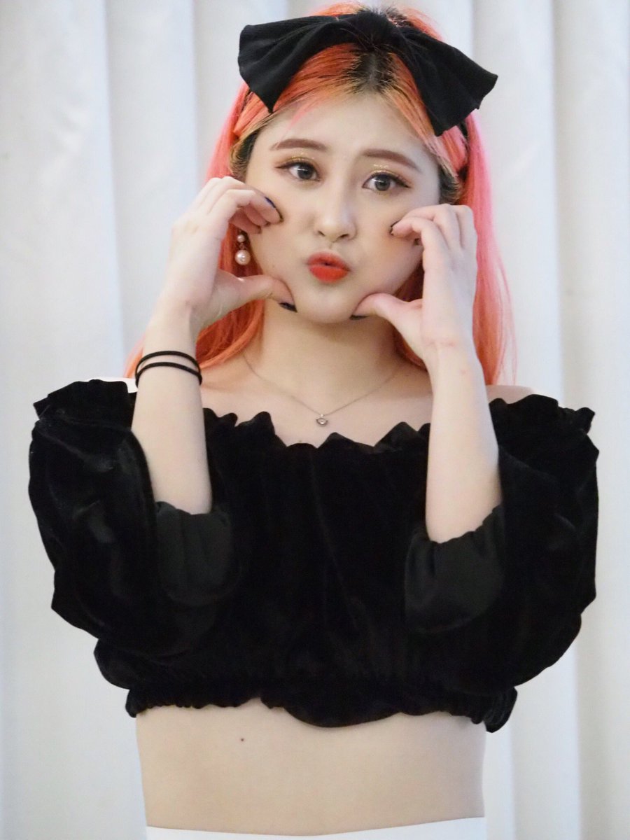 lovelY_J13's tweet photo. 200217 옐로비 (Yellow Bee) Japan Concert SHOWBOX
#YellowBee
#옐로비 #설하 #seolha
@Ylb_Official @YellowBeeSeolha https://t.co/EtaV0nrJwc