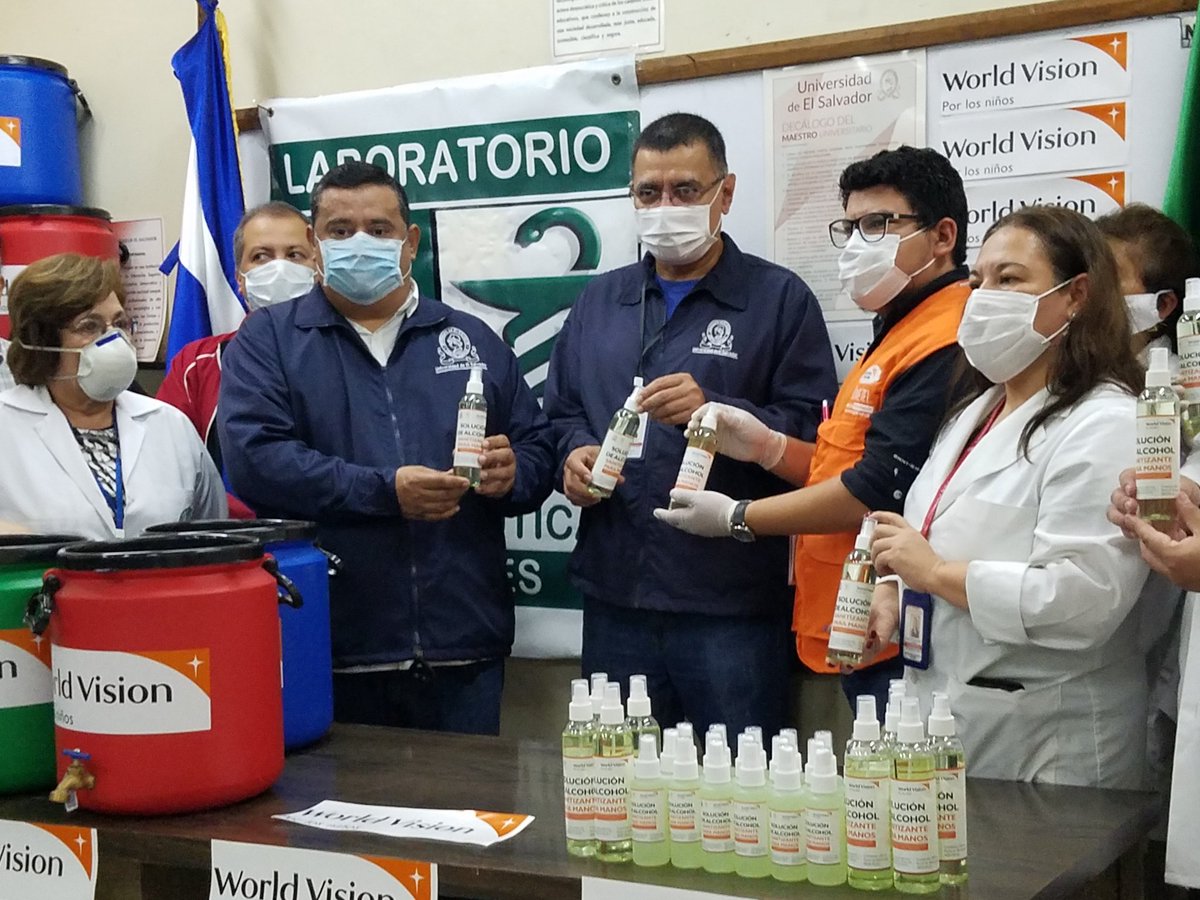 ✅| Ante la Emergancia Nacional por el #COVID2019, La Universidad de El Salvador, a través de la Facultad de Química y Farmacia, entregó a la organización de World Vision 550 galones de alcohol gel para su distribución en las zonas más vulnerables de nuestro país.