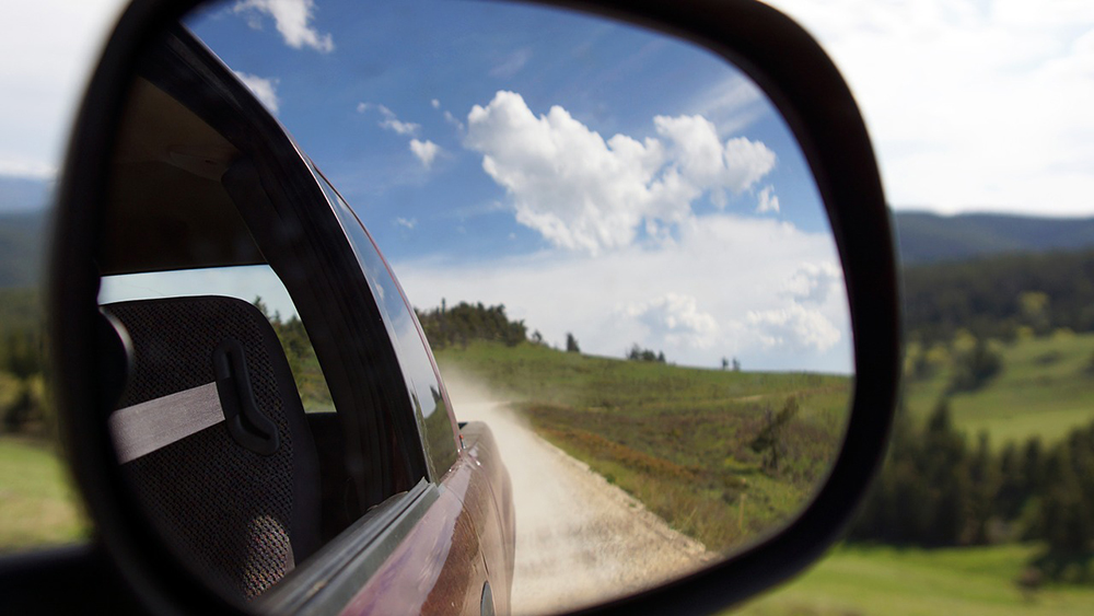 Thinking of a road trip for Easter? DON'T! Deputy Premier <a href="/JohnBarilaroMP/">John Barilaro</a> says non-essential travel to regional NSW towns and remote communities must be cancelled. See preview.nsw.gov.au/news/please-ca… #COVID19Aus #localgovnsw