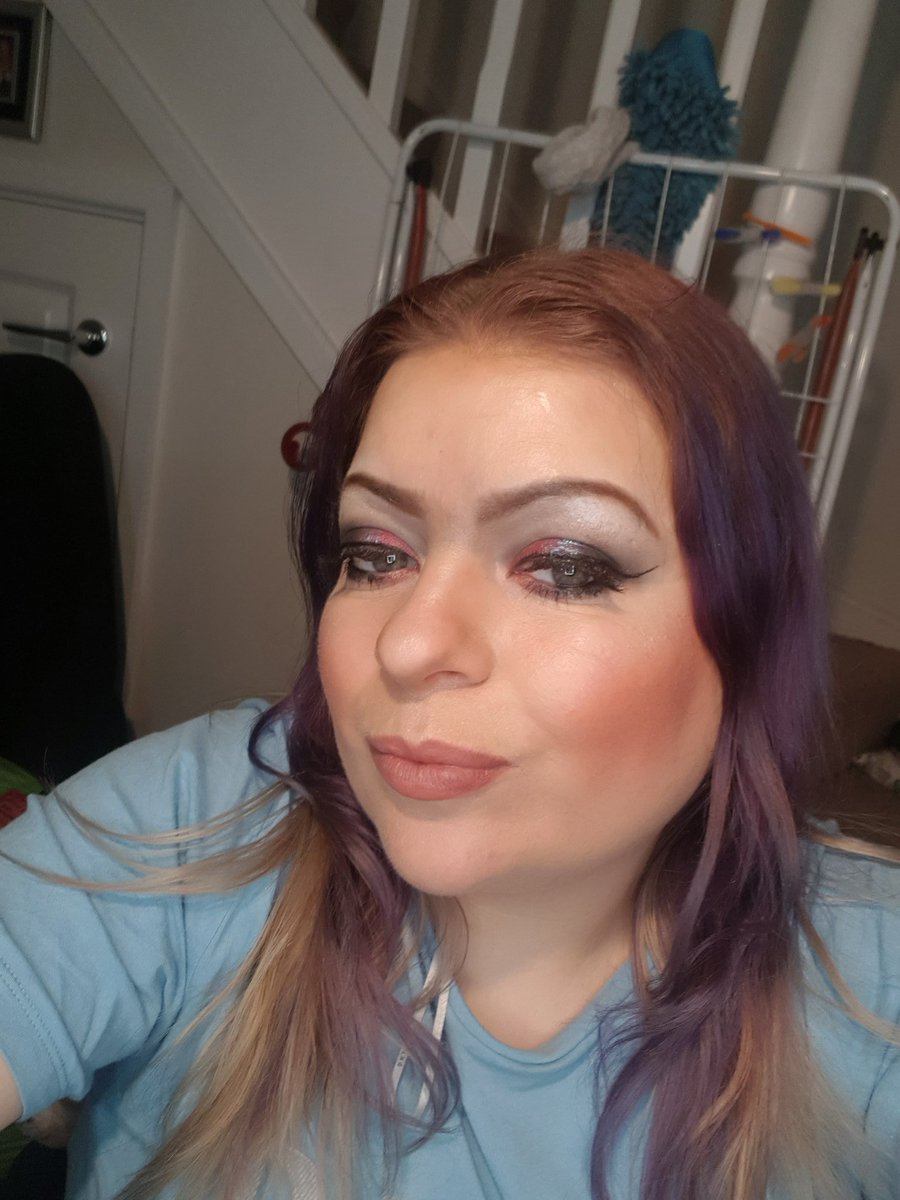 Firesapher's tweet photo. Throwing  a bit of love out there 

#love #throwing #fblive #live #livelook #fb #flawless #botanical #foundation #makeup #fun #limelife #livelife #firesaph https://t.co/4JBMAId99L