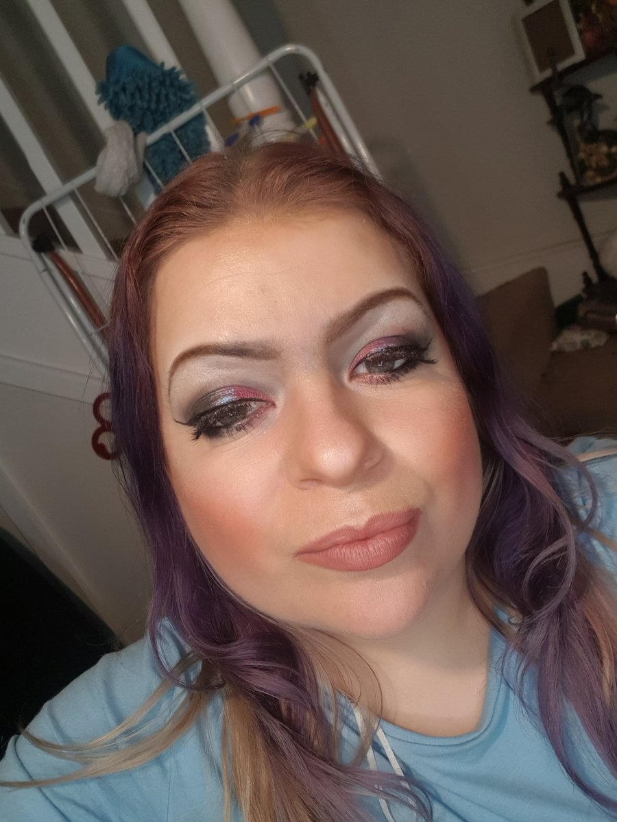Firesapher's tweet photo. Throwing  a bit of love out there 

#love #throwing #fblive #live #livelook #fb #flawless #botanical #foundation #makeup #fun #limelife #livelife #firesaph https://t.co/4JBMAId99L
