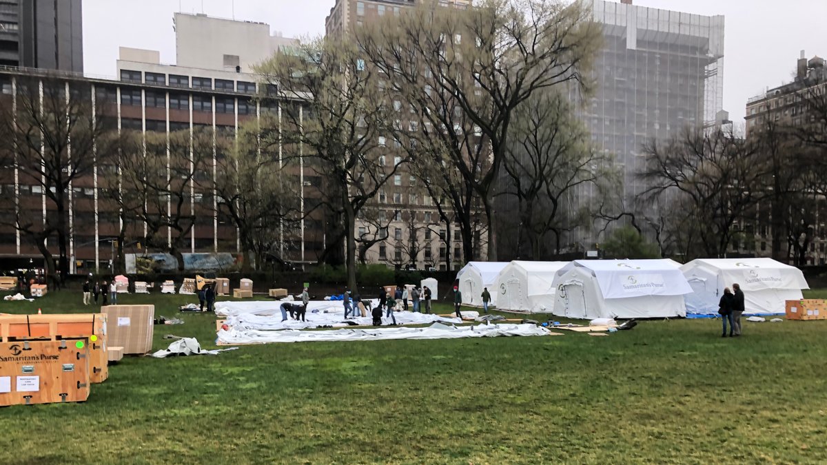 YevgeniyBr's tweet photo. #UpdateFromNY
1. Cases >60K
2. Cases still going up, but rate of growth is slowing 📈
3. @USNSComfort is here! ⛴️⛑️
4. Field hospital is set up in @CentralParkNYC 😲
#StayAtHome #SupportOur"Troops" #NationalDoctorsDay
#StayStrong #COVID19 https://t.co/RqzLECxXxB