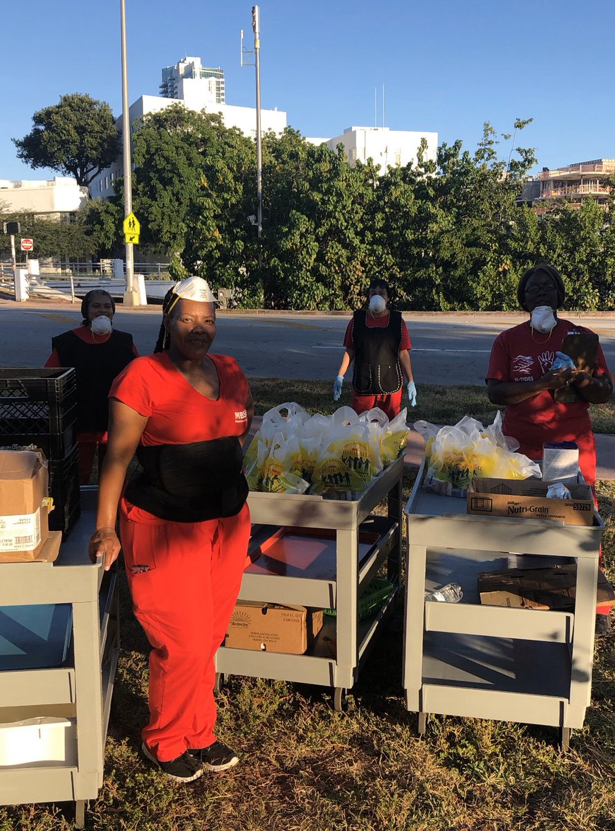 amber40164's tweet photo. Grab ‘n Go breakfast and lunch with a smile at MIAMI Beach Senior High!! Come by between 4pm and 7pm in the bus lane for healthy meals! We miss our Hi Tides!! #proudprincipal Thanks Ms. Bailey and our awesome cafeteria workers!! @MiamiSup @NROSup @MBSHS @mbseniorhigh @MBSHPTSA https://t.co/YHxxgIeN9c