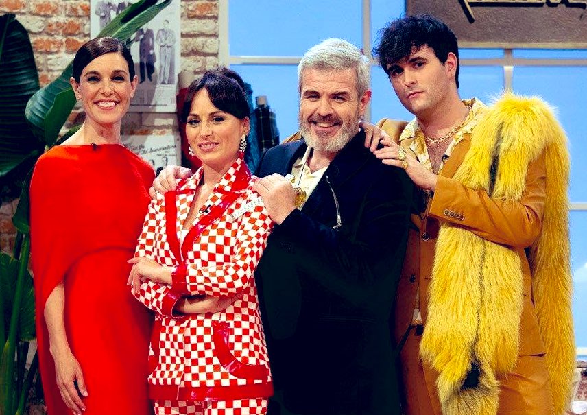 #MaestrosDeLaCostura es un PROGRAMA que nació HUMILDE y se ha hecho MUY GRANDE. Muy orgullosa de formar parte de un proyecto así  y de esta hornada de aprendices! <a href="/ShineIberia/">Shine Iberia</a> <a href="/makirey69/">Macarena rey</a>