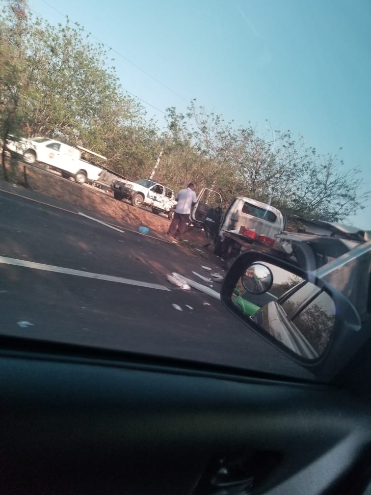 SoyacitySV's tweet photo. #SoyacityReporta // Fuerte accidente en carretera de oro a la altura de la bodeguita del cerdito de apopa a Soyapango generando #TraficoSV a esta hora. https://t.co/mVvDGScEPd