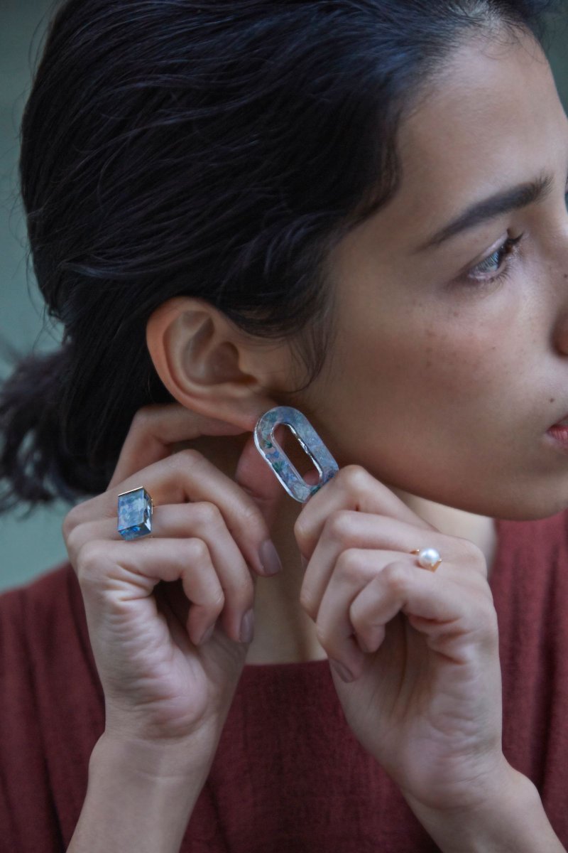 【アクセサリーフェア ブランド紹介】

Lueur（ <a href="/lueur_official/">Lueur</a> ）
Lueur（リュール）はフランス語でかすかな光の意。

「日常の中に感じる光」をコンセプトに、
心が豊かになるようなジュエリーを
植物、樹脂、地金など様々な素材で製作しています。
mado.cinra.net/event/madoacce…