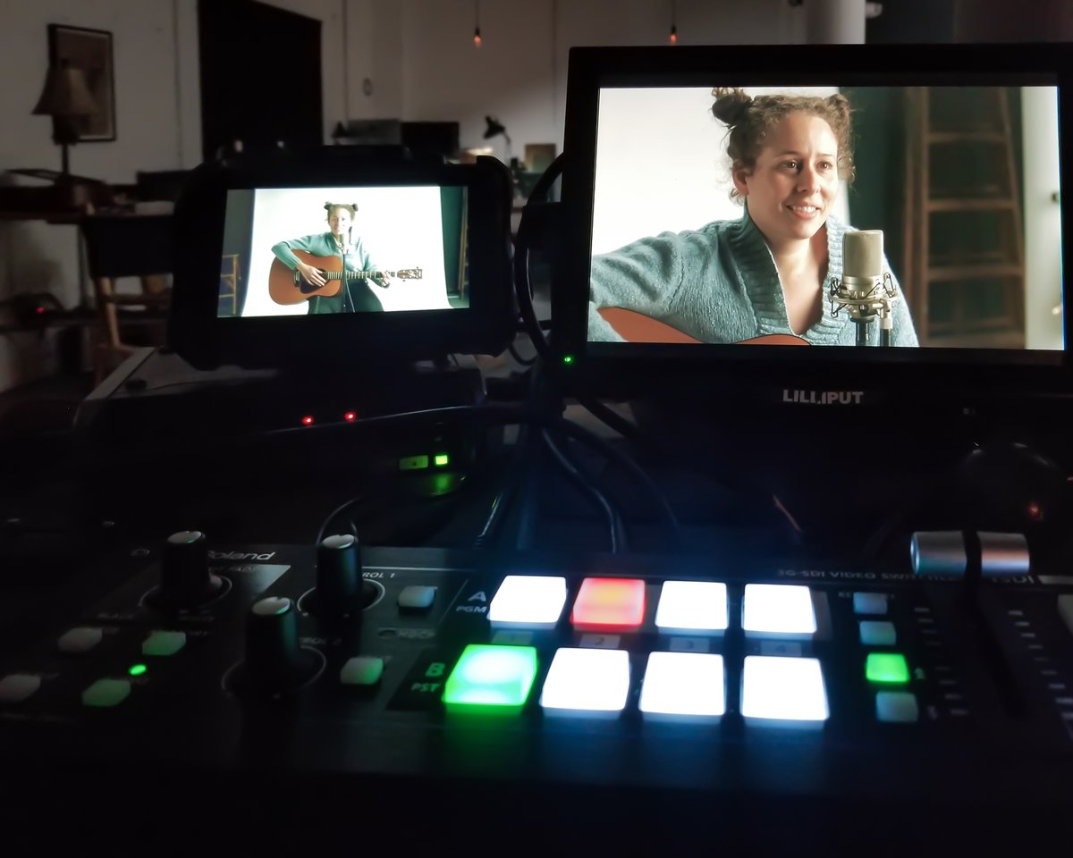 StarlabStudios's tweet photo. Our live stream gear arrived last week so we spent the weekend running tests. 4 different camera sources, fixed sync issues, colour match needs to be tuned. We would love your thoughts however on our second to the last stream of the night https://t.co/H9quCO2Xkd https://t.co/dpWsxtWdGi