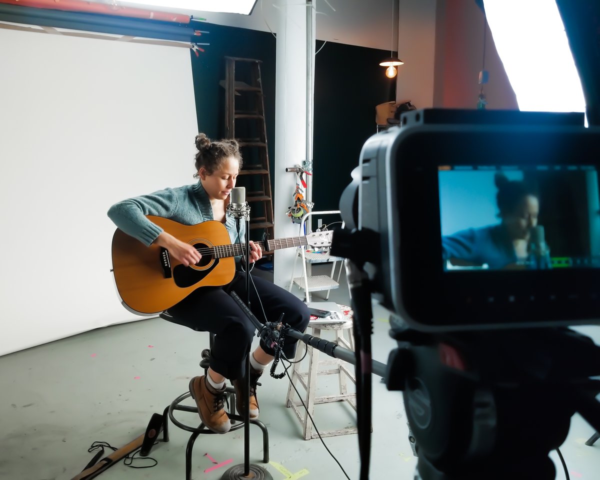 StarlabStudios's tweet photo. Our live stream gear arrived last week so we spent the weekend running tests. 4 different camera sources, fixed sync issues, colour match needs to be tuned. We would love your thoughts however on our second to the last stream of the night https://t.co/H9quCO2Xkd https://t.co/dpWsxtWdGi