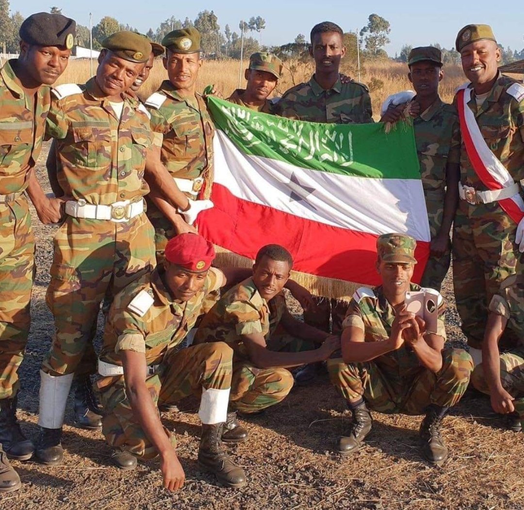 Enmohed's tweet photo. #Gaadh hayaa dalkoow💪😍
#Geesi_Dhiirranoo #Geyigaw dhintiyo.
#Geeshkii aan hurdada ku gam'aynayow.
#Guulaysta 💪❤💯💯
#SomalilandNationalArmy https://t.co/3upQ9hgqc7