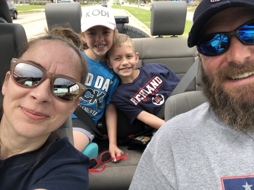 RHSGirlSoccer16's tweet photo. Get Moving Monday Rebels! The Lester’s have been riding the jeep with the top off, keeping the 6 feet when visiting friends, riding bikes, painting rocks, fishing, playing soccer & football!
#GreatDayToBeARebel #VirtualHowdyWeek https://t.co/6WsMH53L4U