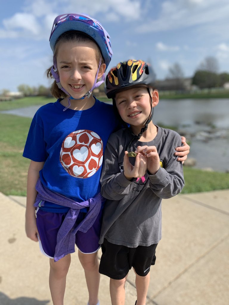RHSGirlSoccer16's tweet photo. Get Moving Monday Rebels! The Lester’s have been riding the jeep with the top off, keeping the 6 feet when visiting friends, riding bikes, painting rocks, fishing, playing soccer & football!
#GreatDayToBeARebel #VirtualHowdyWeek https://t.co/6WsMH53L4U