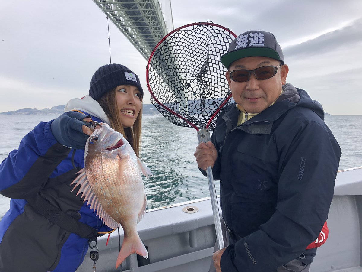 利弥丸 としやまる 釣り船 On Twitter 今日も大活躍 明石海峡名物w 掬いのトクジさん ペルビー貴子さんもお友達ですw 明石海峡 天然真鯛 すくいのトクジ ペルビー貴子 いっしん会 としやまる