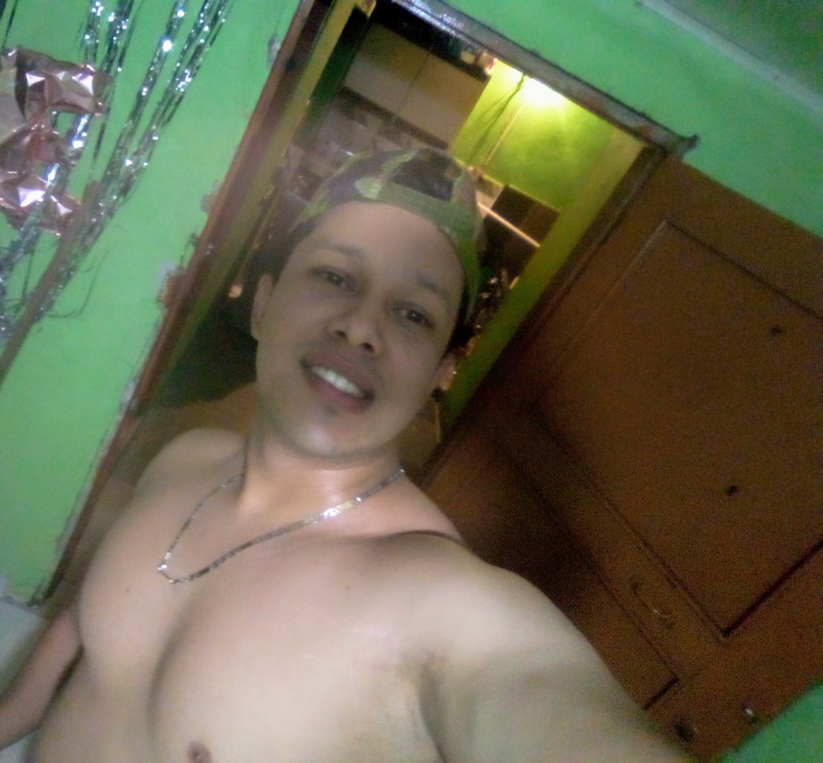 gilbertguerra20's tweet photo. Este Encierro Me Volvera 🥴 #QuedateEnCasa 
#Hombre🇻🇪 #LunesDeGanarSeguidores #BogotaSolidariaEnCasa https://t.co/wbJP50kFrw