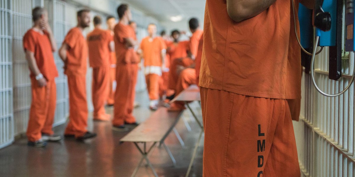 In a dramatic response to pleas to prevent the spread of the #coronavirus behind bars, prosecutors, public defenders and judges have reduced the number of county inmates in Kentucky jails by 28% bit.ly/2ygm2t3