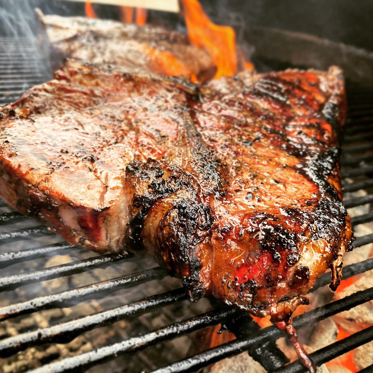 DudeBBQ's tweet photo. I love when the grocery store sells porterhouses as t-bones! #steak #weber #webergrill https://t.co/isi7g98iyL